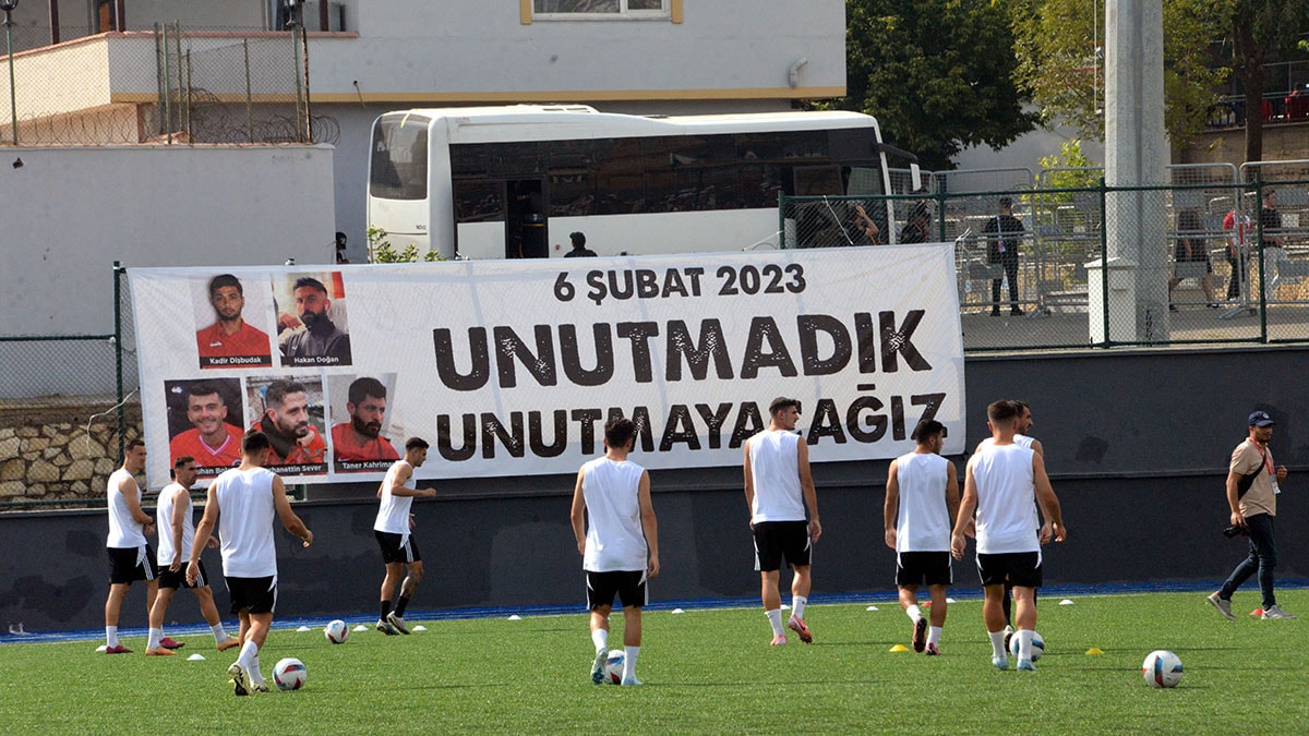 Depremden sonra ilk resmi maçta duygusal anlar: Kahramanmaraş 1-0 kazandı