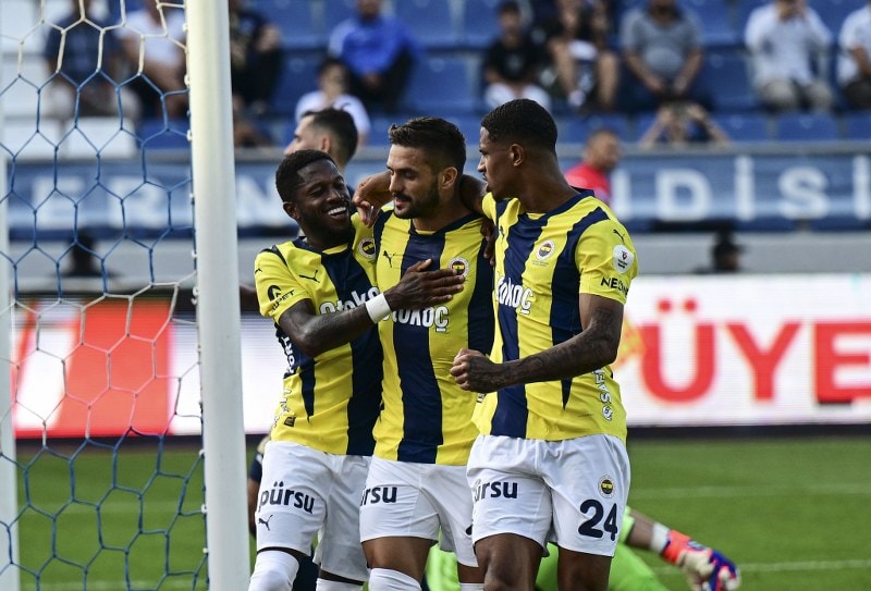 Fenerbahçe yeniden lider! Derbiye tarihi rekorla gidiyor...