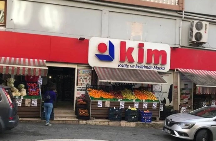 Dev market İstanbul'daki 3 şubesini birden kapattığını açıkladı.