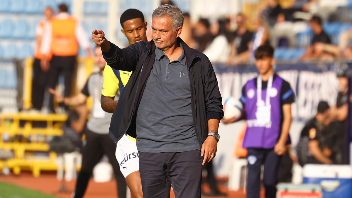 Galatasaray-Fenerbahçe derbisi öncesi Jose Mourinho'ya "tercüman" göndermesi