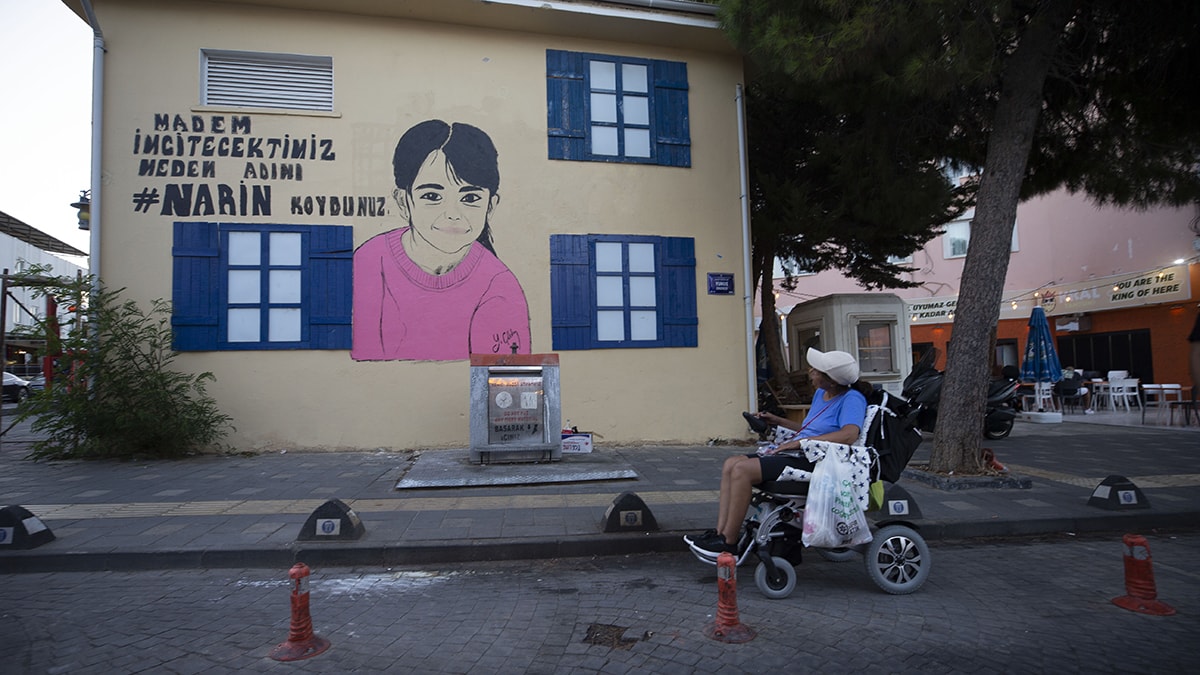 Elektrik trafosuna Narin Güran'ın resmi yapıldı: Yürek yakan not