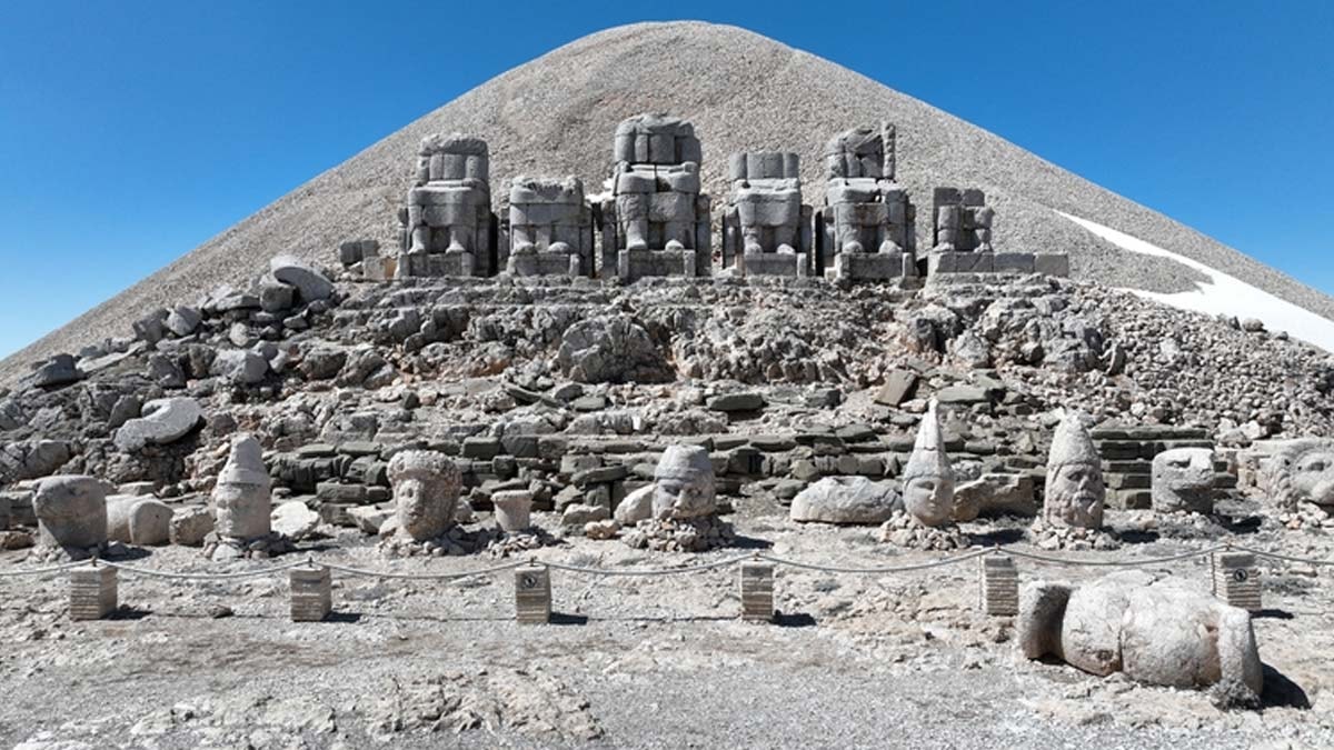 Nemrut Dağı'nın gizemli dev heykellerine ziyaretçi akını