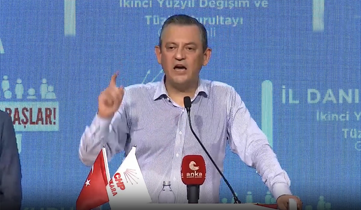 Özgür Özel'den teğmenlere destek: Trikopis’in askerleriyiz mi diyeceklerdi?"