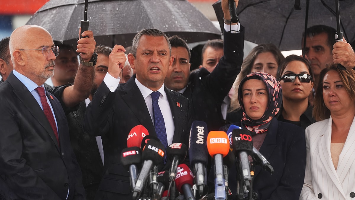 Özgür Özel: Cumhur İttifakı sürecek diye bir cinayeti üstü örtülü bırakmayın