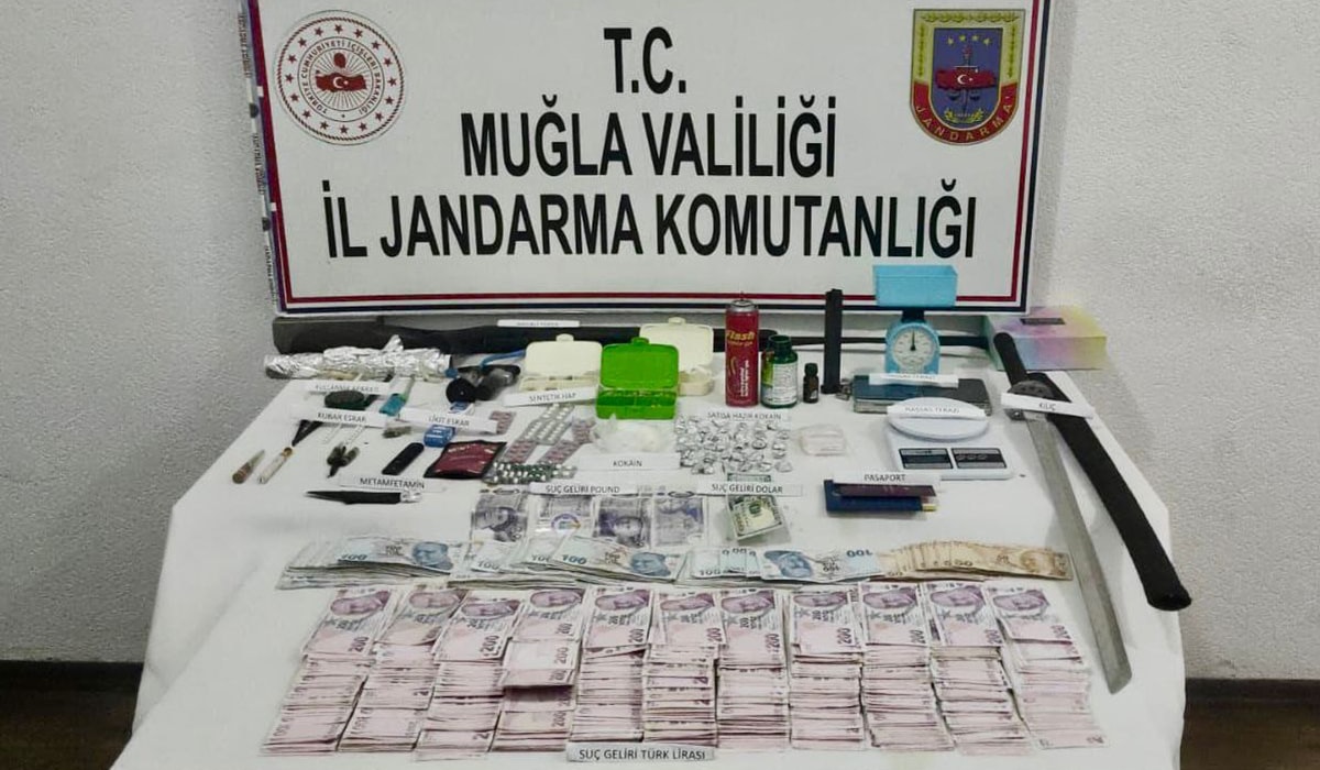 Samuray kılıçlı uyuşturucu satıcısı