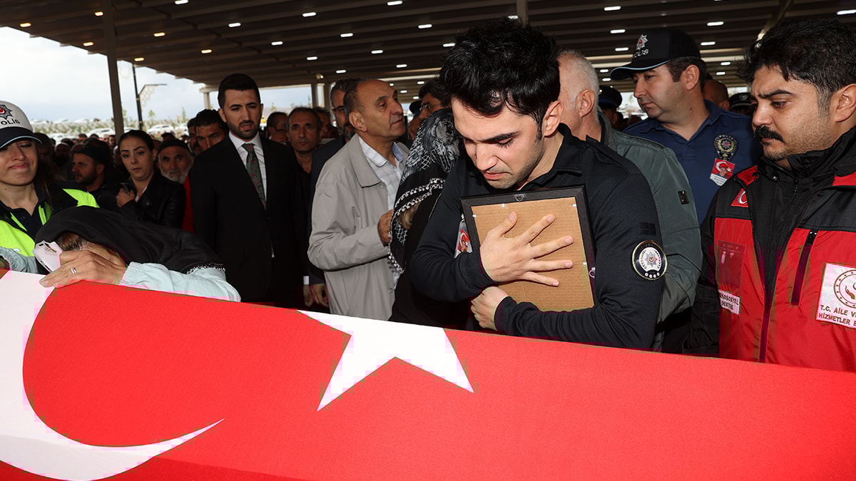 Şehit polis memuru Şeyda Yılmaz son yolculuğuna uğurlandı