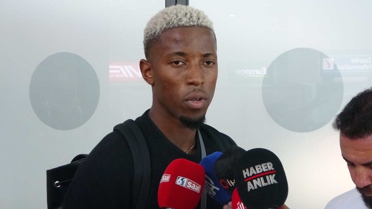 Trabzonspor'un yeni transferi Simon Banza'dan Beşiktaş'a mesaj: Her zaman hazırım!
