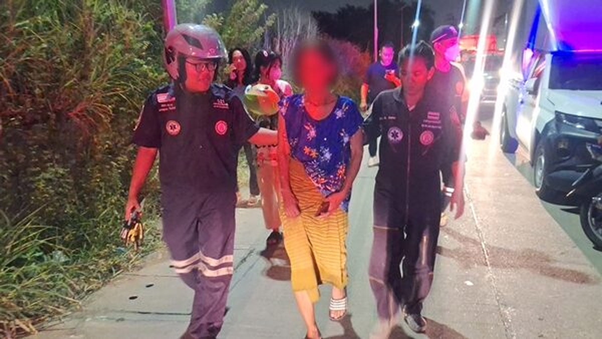 Pitonun sardığı kadın kurtarılmayı bekledi