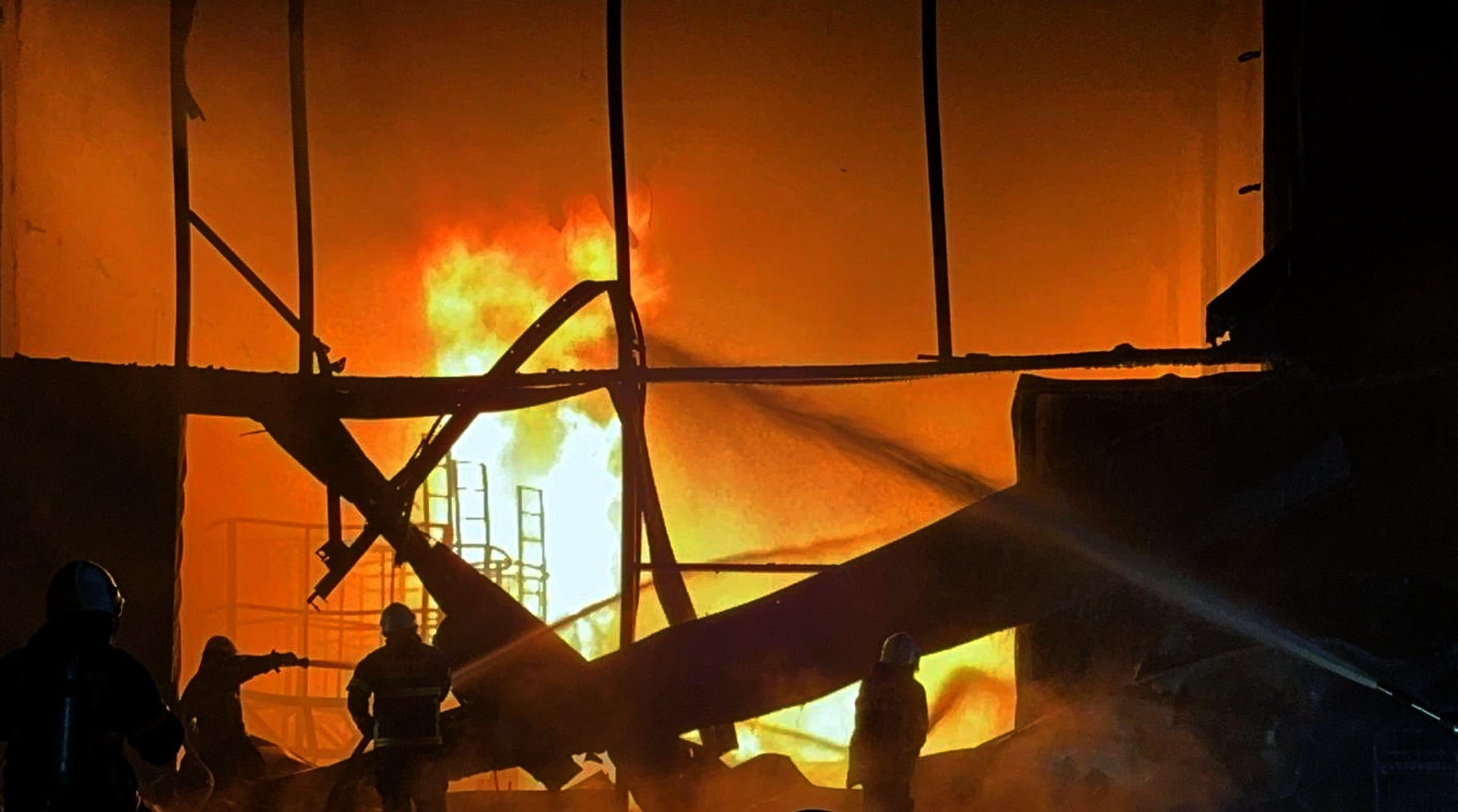 Kimyasal deposunda korkutan yangın