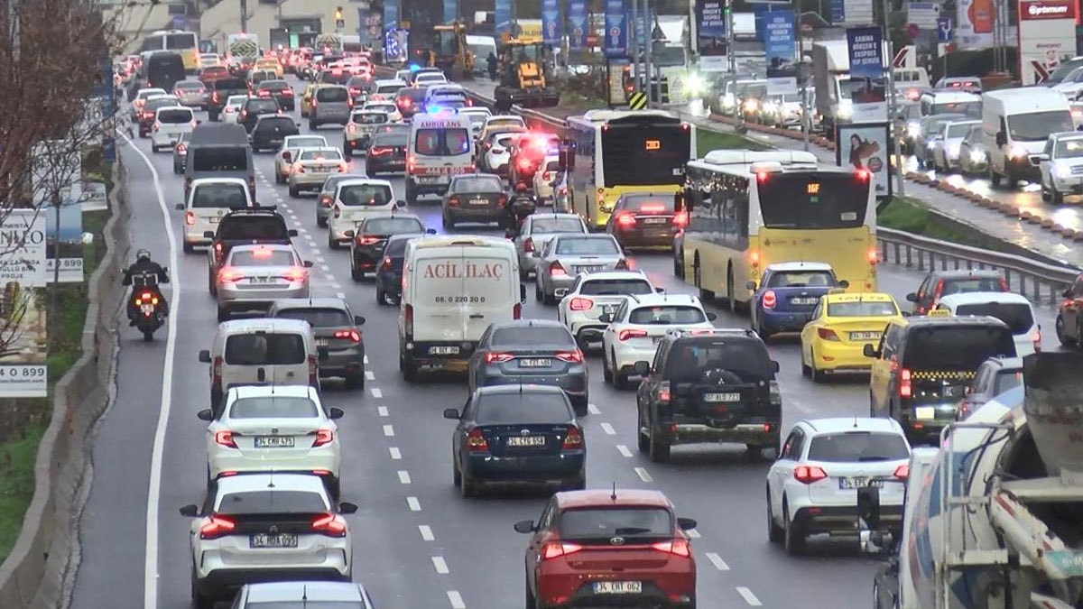 İstanbul trafiğini 'uyum haftası' vurdu