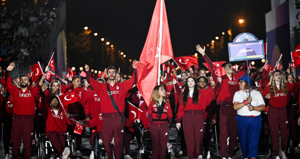 Paris 2024'te tarih yazan sporcular Türkiye'ye döndü