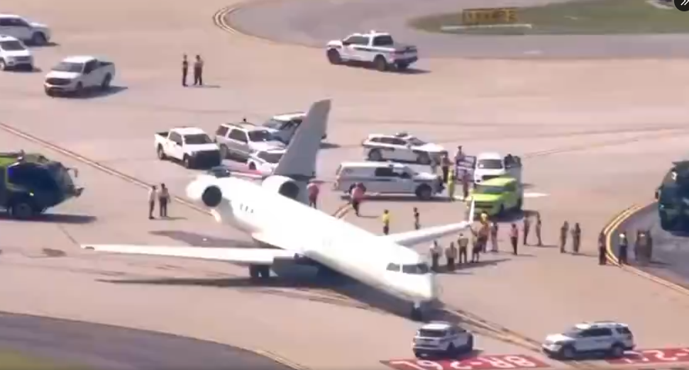 ABD'de faciadan dönüldü! İki uçak pistte çarpıştı