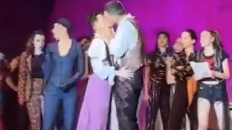 Erkek rol arkadaşıyla öpüşen Uraz Kaygılaroğlu ilk kez konuştu