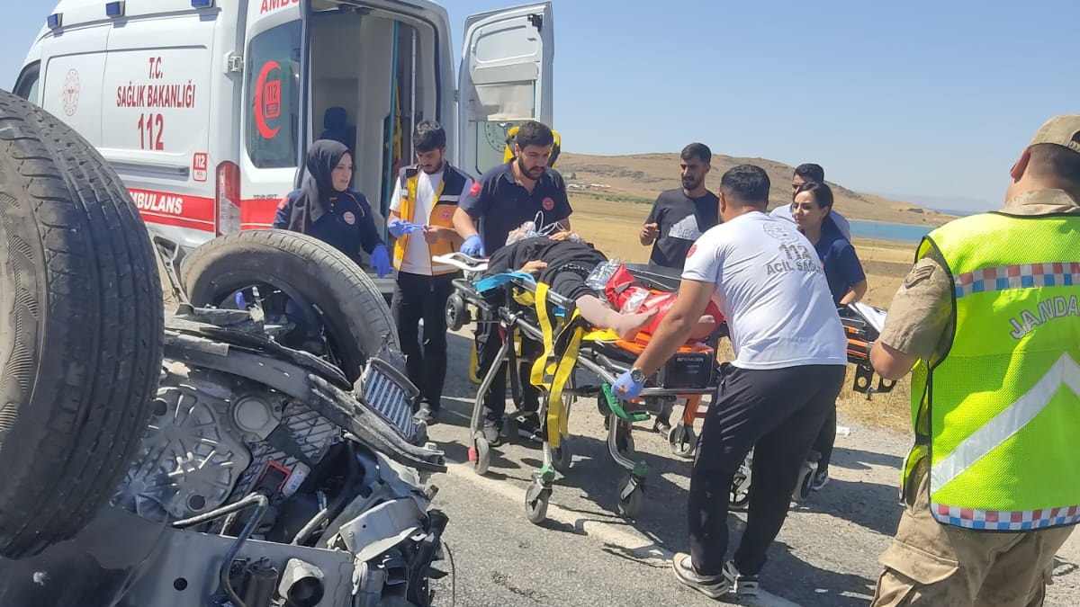 Kafa kafaya çarpıştılar: 2 ölü, 4 yaralı