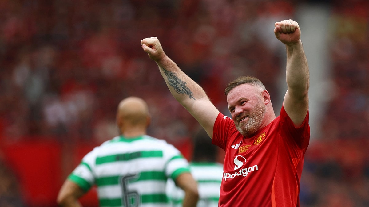 Wayne Rooney, Old Trafford'da nostalji yaşattı: Efsaneler maçında Celtic'e frikik golü
