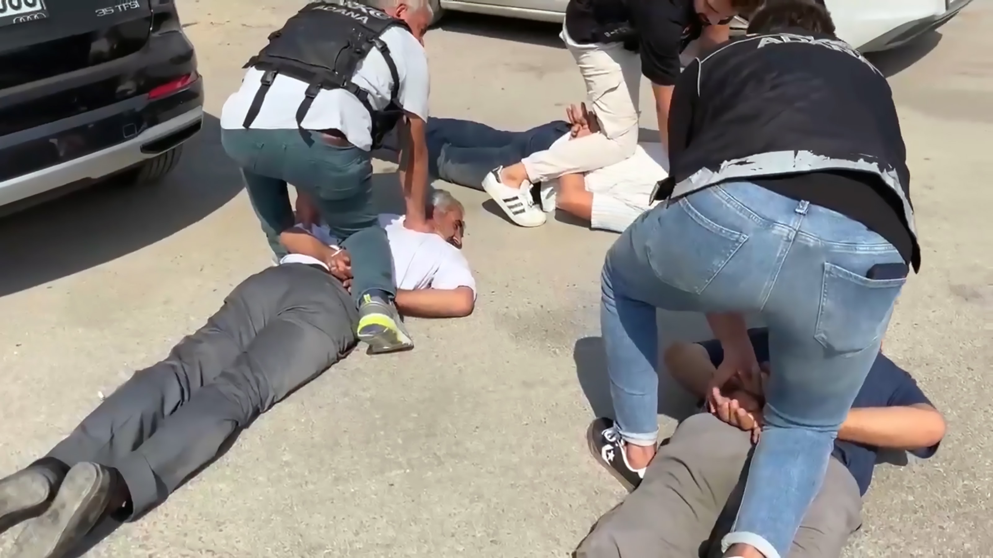 Uyuşturucu ticaretine polis baskını