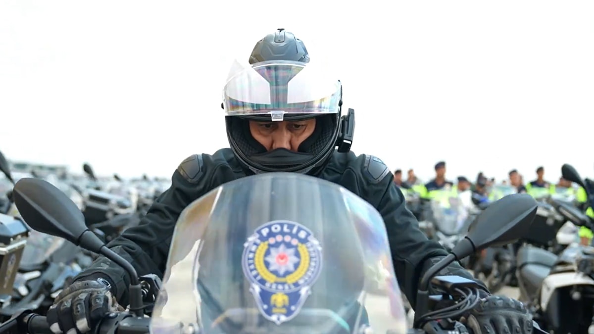 Ali Yerlikaya, motor üstünde