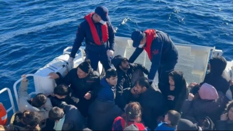Muğla açıklarında 51 düzensiz göçmen kurtarıldı