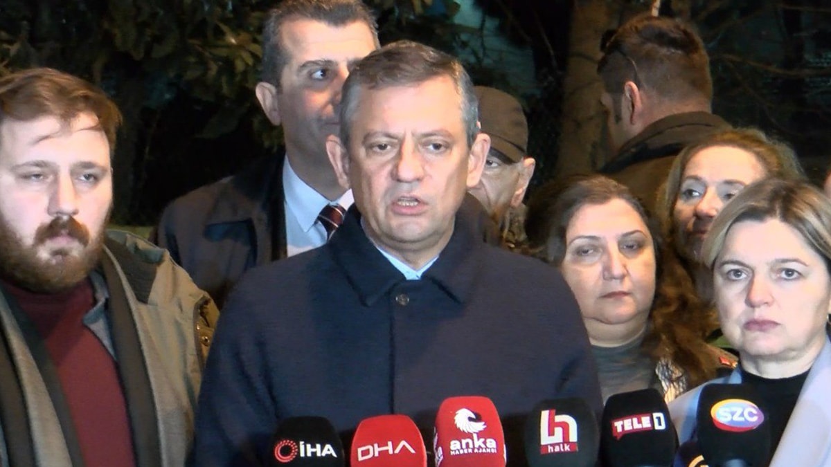 Özgür Özel, Rıza Akpolat&#x27;ı cezaevinde ziyaret etti