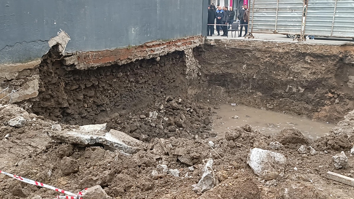 Balıkesir'de korku dolu anlar: İş yerinin zemini çöktü