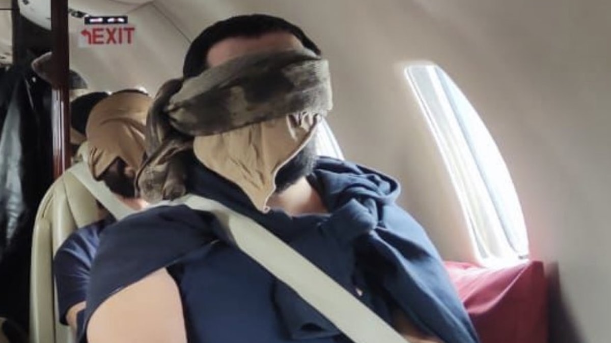 Kırmızı bültenle aranan iki kişi Türkiye'ye getirildi