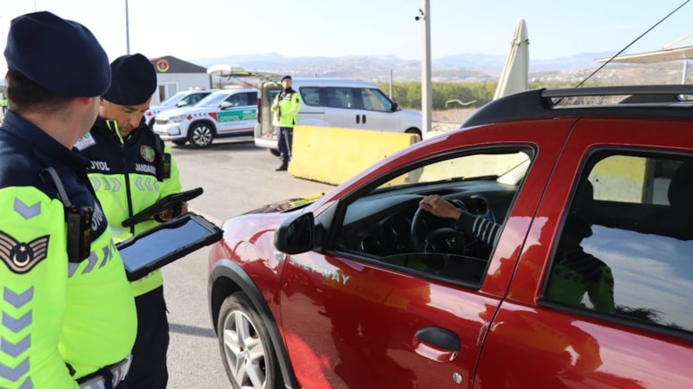 Mersin'de bir ayda 597 araç trafikten men edildi
