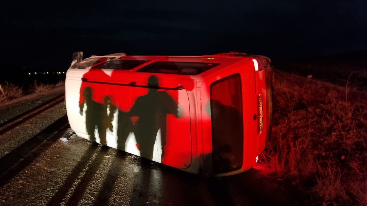 Kahreden olay! Kazaya müdahale eden polise kamyon çarptı