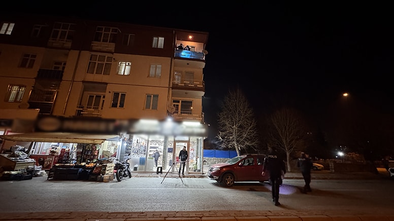 Balkonda otururken silahlı saldırıya uğradı
