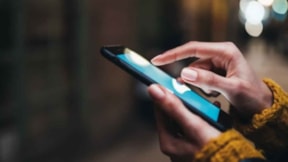 Bu akıllı telefon soğukta renk değiştiriyor...