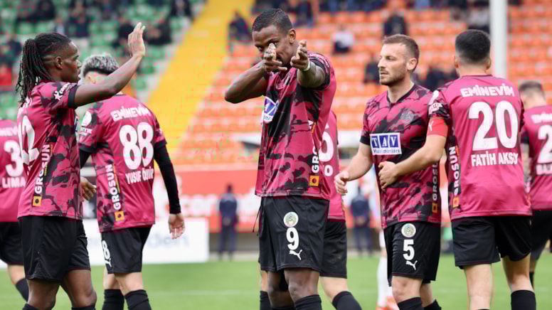 Alanyaspor ile Başakşehir arasında dokuz gollü maç