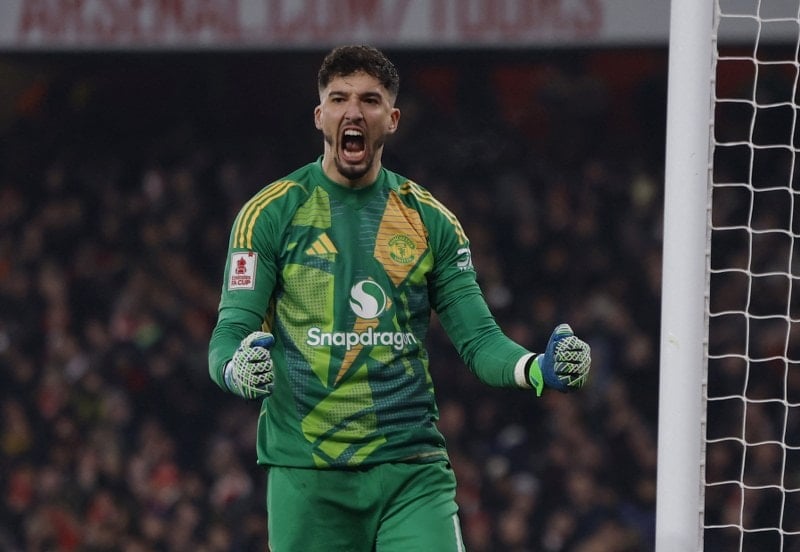 Manchester'ın kahramanı Altay Bayındır! Penaltıları kurtardı...