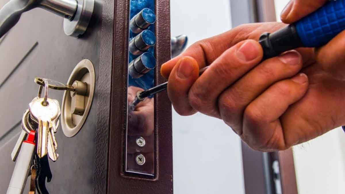 Çilingir, hırsızları evden uzak tutan anahtar numarasını paylaştı: Kilidi açmak imkansız...