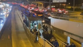 Metrobüste dehşet anları: Emekli bekçi silahla ateş açtı