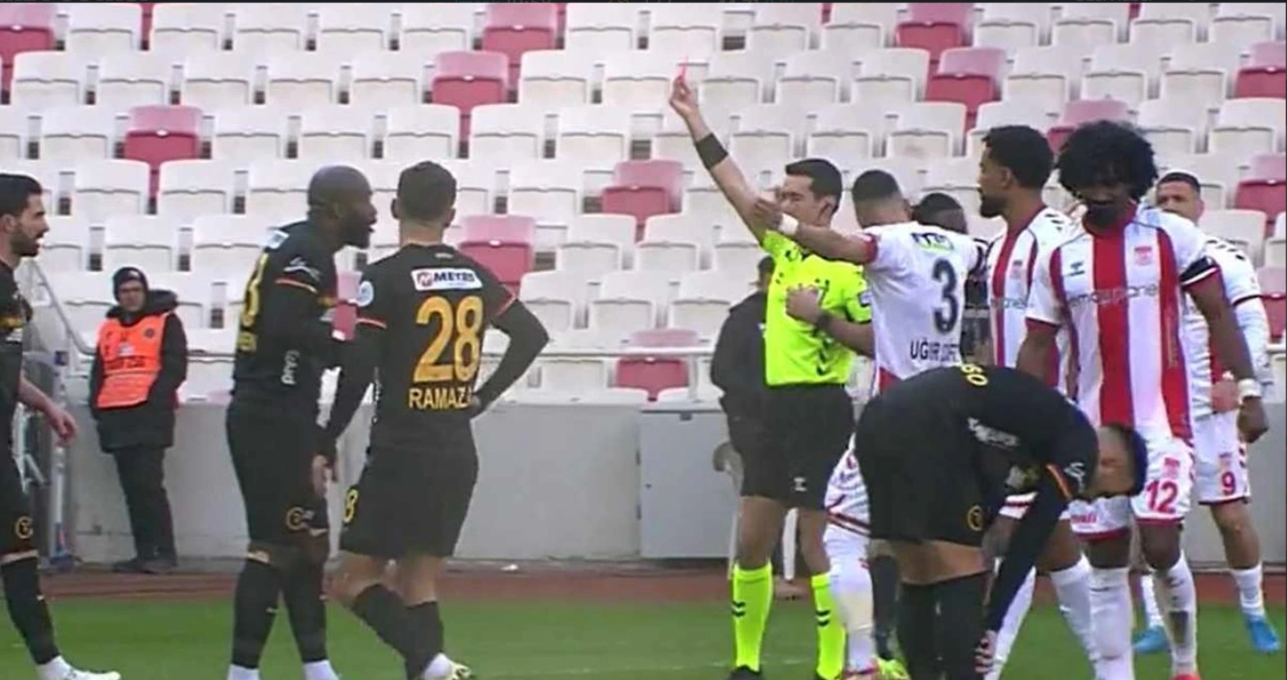 Takım arkadaşına saldıran Bahoken'in cezası açıklandı