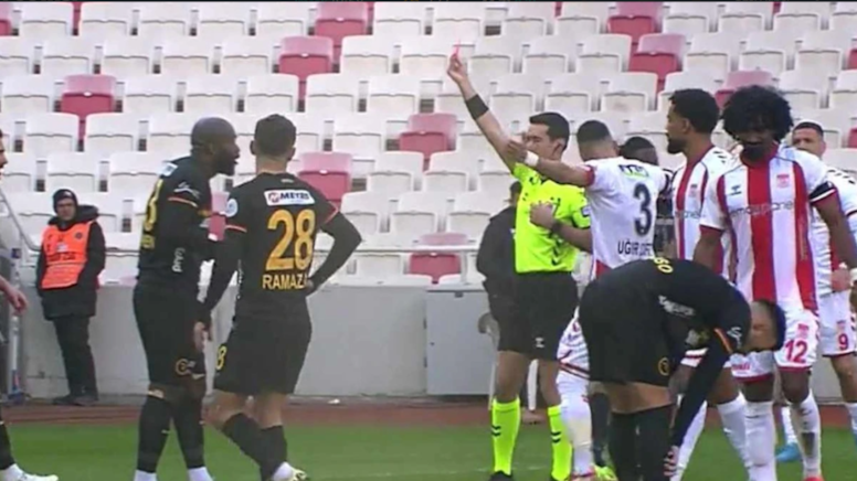 Takım arkadaşına saldıran Bahoken'in cezası açıklandı