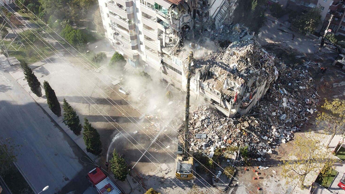 İzmir'de korkutan deprem raporu: Yüzde 35'inin yıkılma ihtimali yüksek