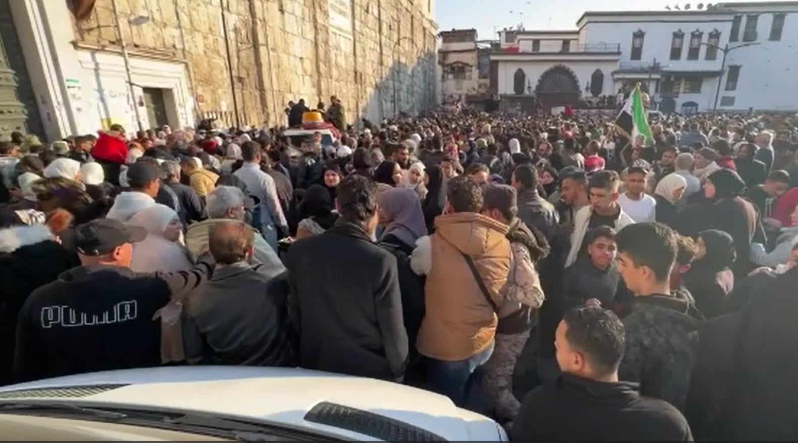 Emevi Camii'nde fenomenin ziyafeti can aldı! Ölü ve yaralılar var... - Resim : 4