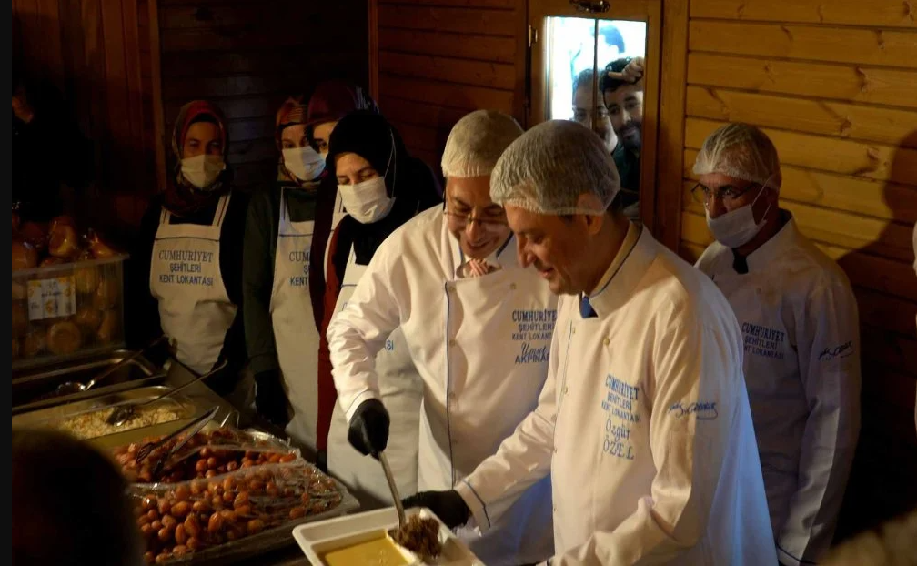 Şehrin ilk kent lokantası açıldı: 4 çeşit yemek 80 TL