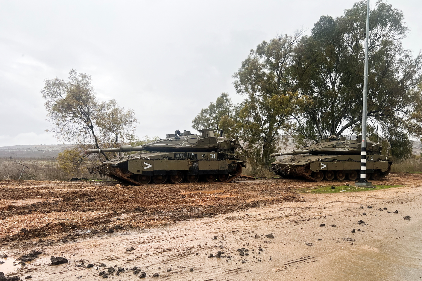 Lübnan'dan çekilmeyi reddeden İsrail, evlerine dönen sivilleri vurdu