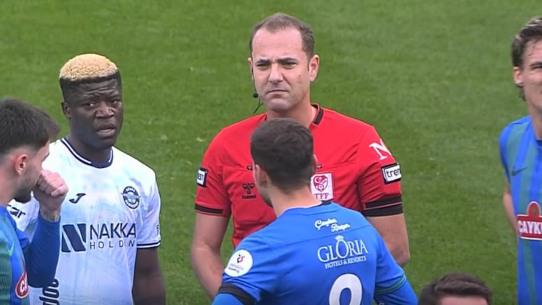 Süper Lig maçında VAR arıza yaptı! Peş peşe karar değişti