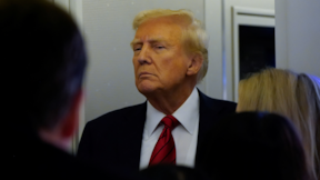 Trump'tan orduyu tersine çeviren kararname: 'Aşı karşıtları geldi, onlar gitti'