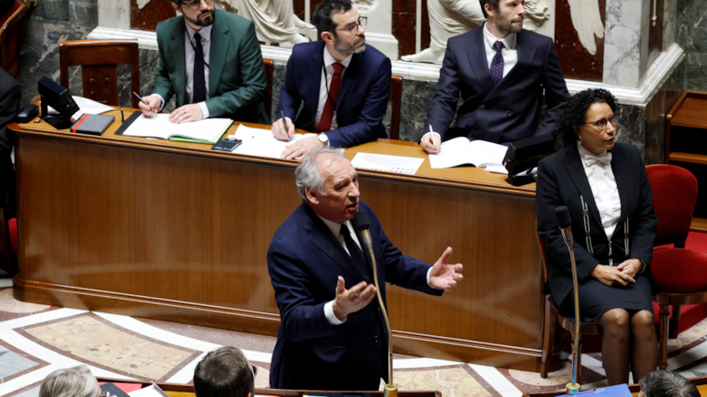 Fransa Başbakanı'nın 'istila' sözleri, siyaseti ikiye böldü