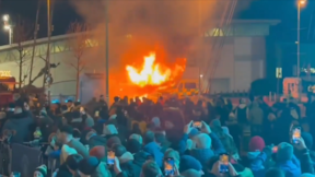 Devler Ligi maçı öncesi yangın paniği! Binlerce taraftar tahliye edildi...