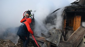 Feci yangın: 10 ev alevlere teslim oldu