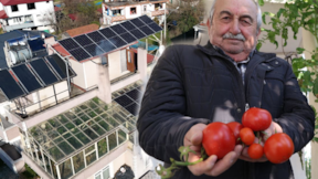 Evin terasına kurdu, 4 mevsim hasat topluyor: Yağmur suyuyla yetiştiriyor