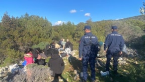 Ormanlık alanda göçmen operasyonu