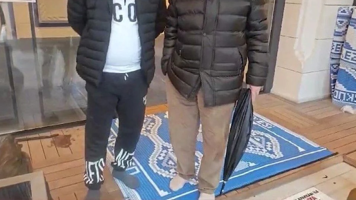 Ferdi Tayfur'un cenazesinde ayakkabı hırsızlığı!