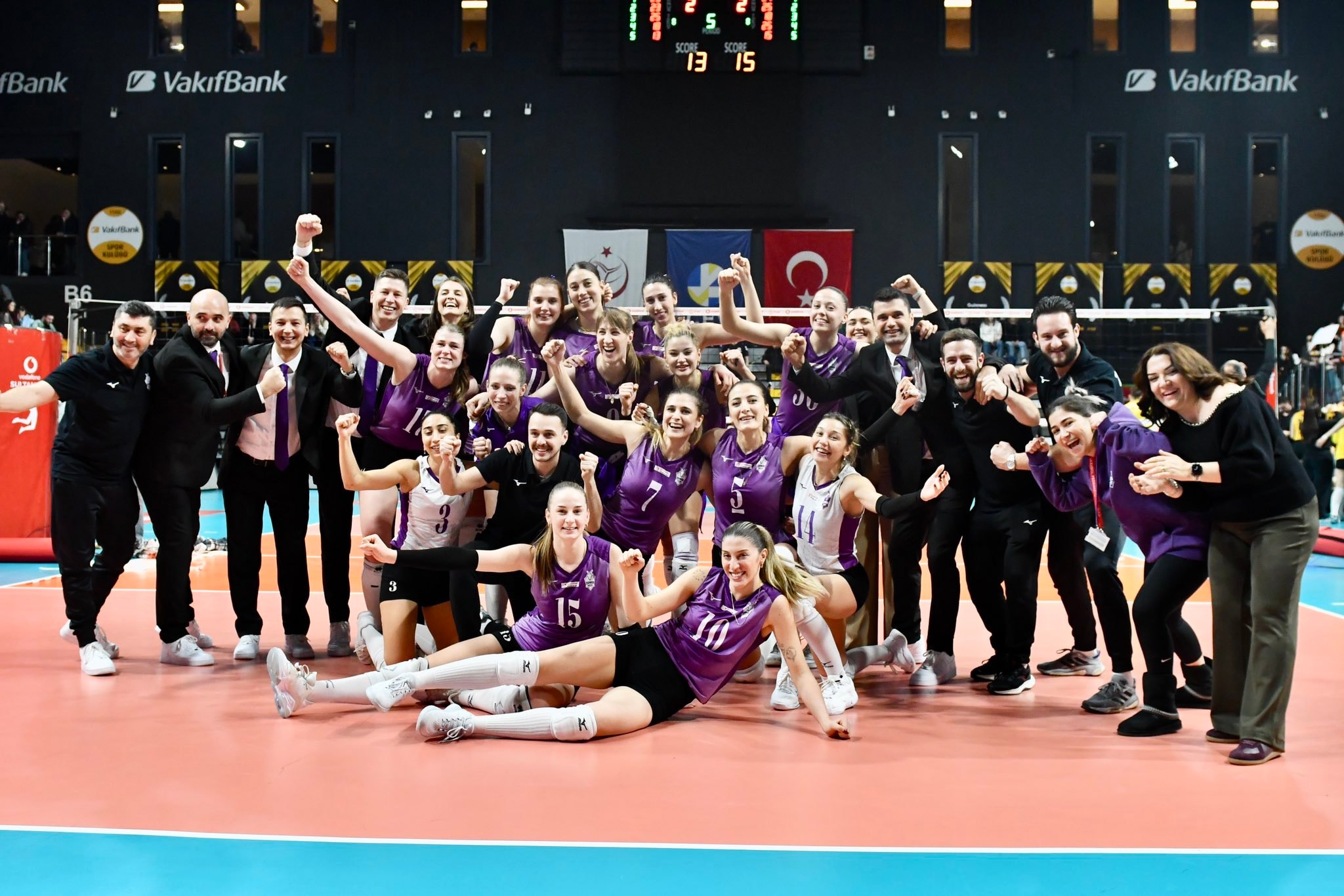 Vakıfbank evinde mağlup