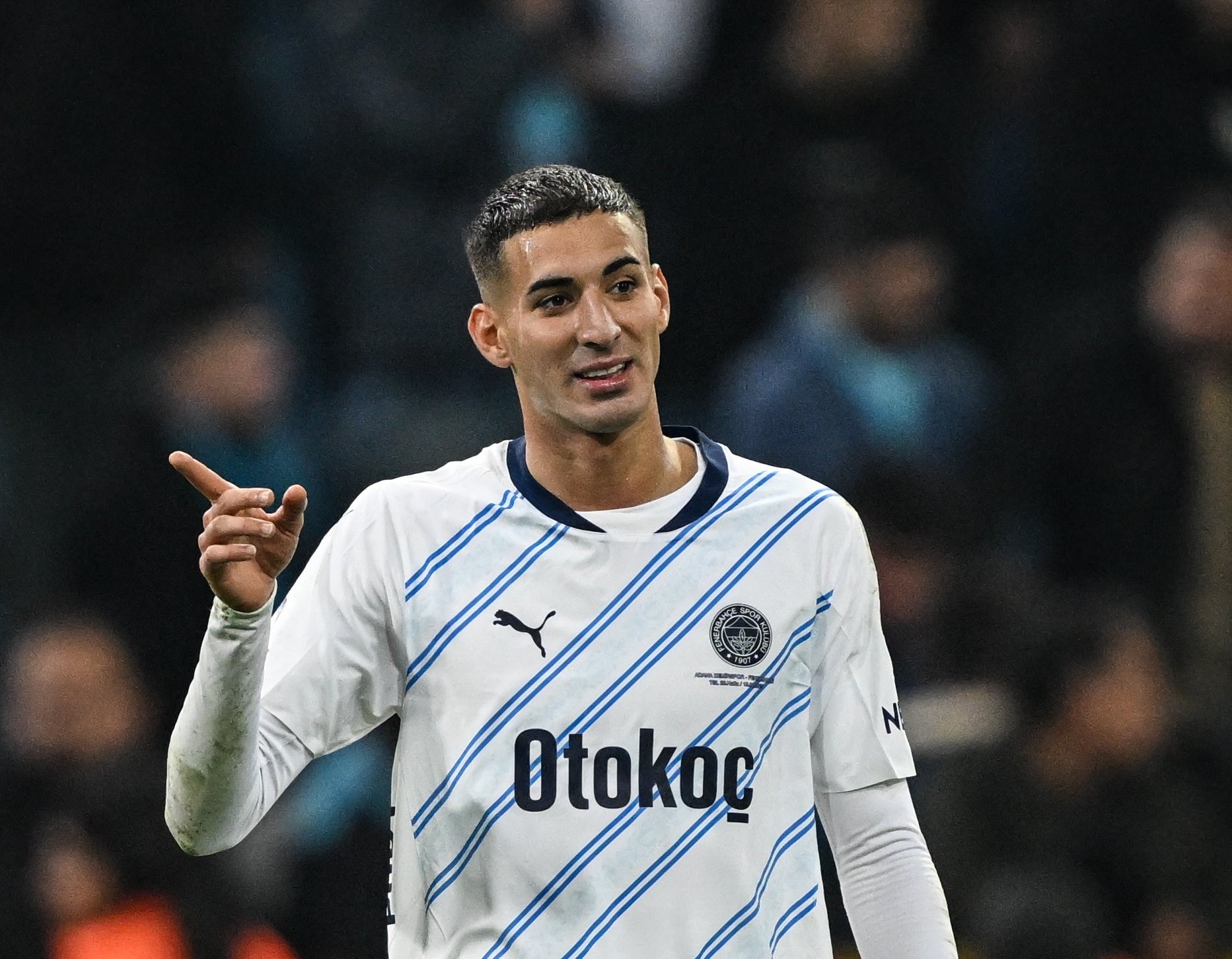 Fenerbahçe'de Mert Müldür'ün omzu çıktı