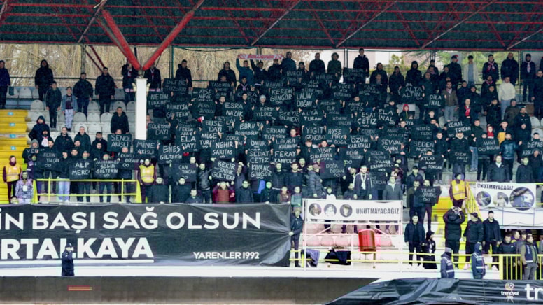 Yangın felaketi unutulmadı! Stat siyaha büründü